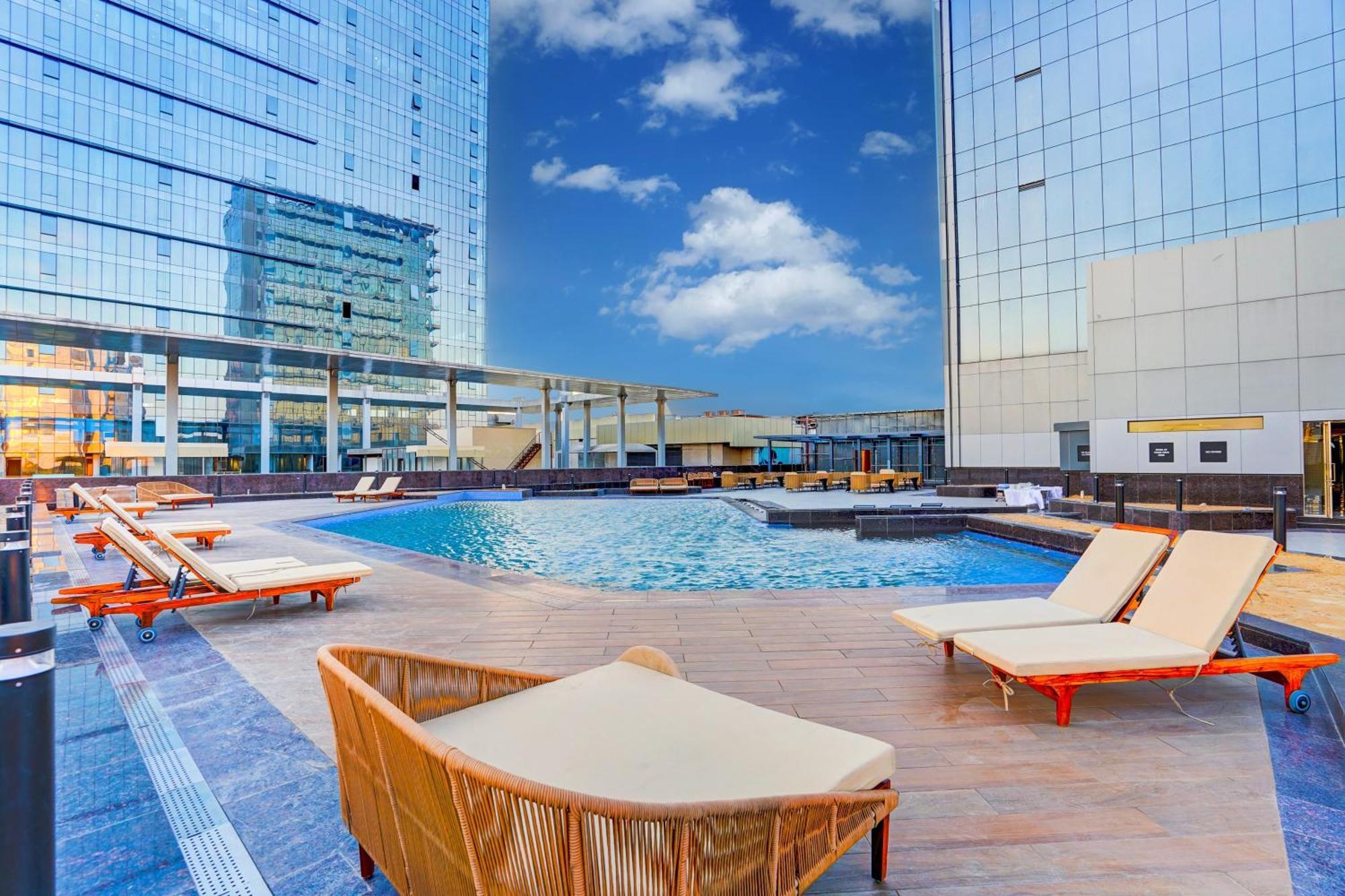 Sunday Hotels And Residences Gurgaon Exterior photo